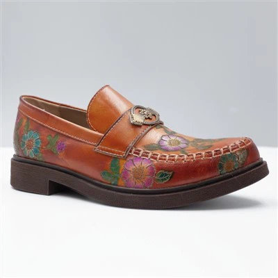 Can I find stylish women's shoes with a pointed toe?